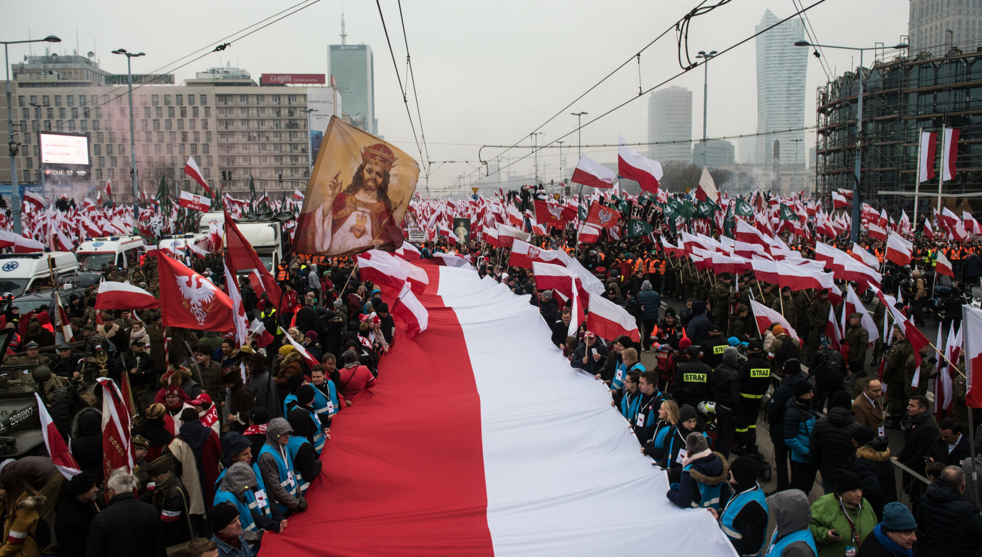 Polish Independence Day March draws 250 000 people