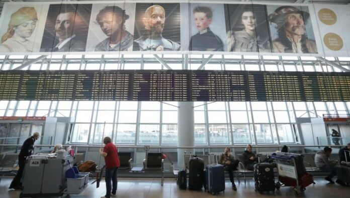 Polish masterpieces put on display at Chopin Airport