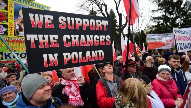 Demonstration in defense of judicial reform