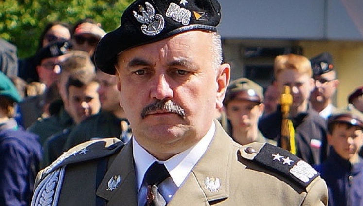 General Jarosław Mika to remain head of Armed Forces