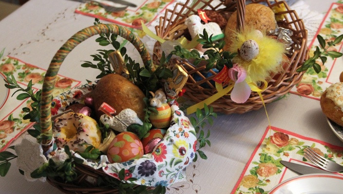 Untraditional blessing of traditional Polish baskets