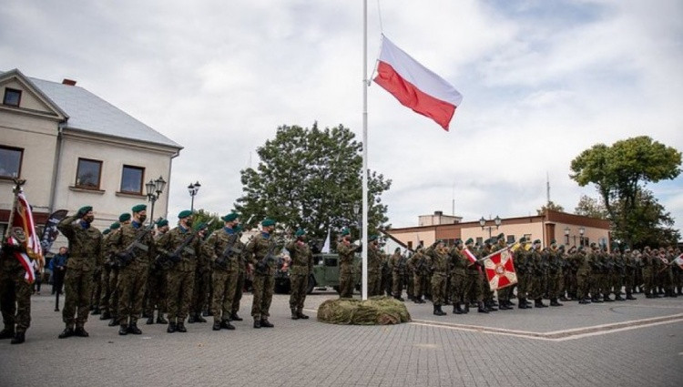 Poles trust the army