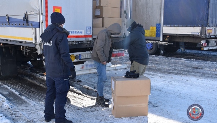 Ukrainian envoys caught smuggling cigarettes and gold to Poland