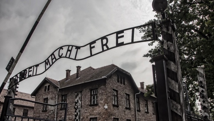 Exhibition on the history and significance of KL Auschwitz from June 14 in Kansas City