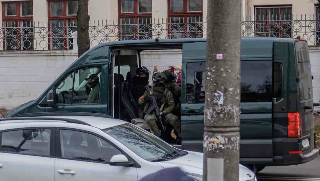 Belarusian militia in Andrzej Pisalnik's house