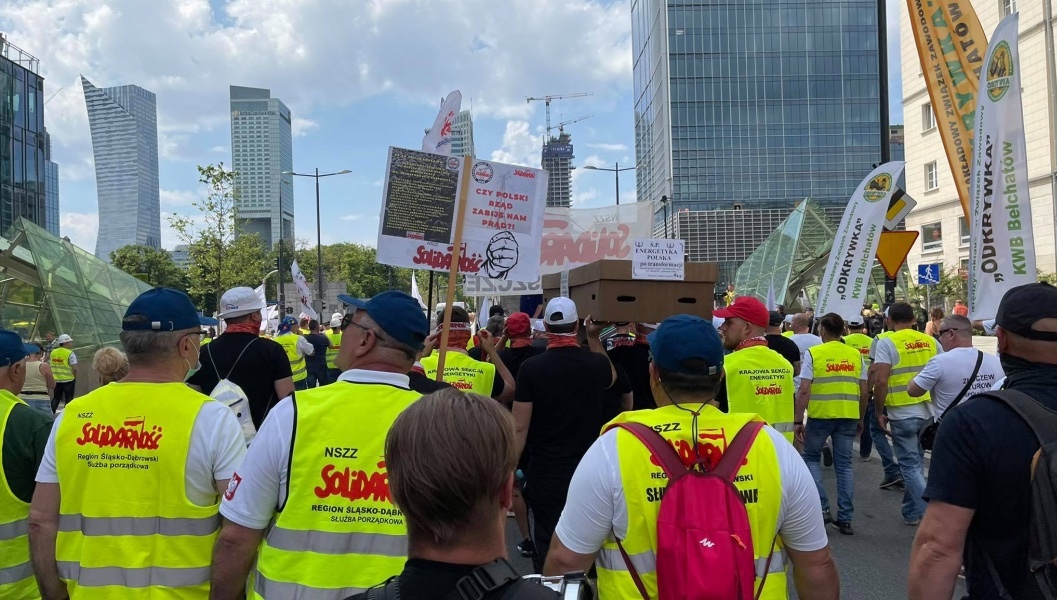 Solidarity trade union blocks the streets of Warsaw in protest