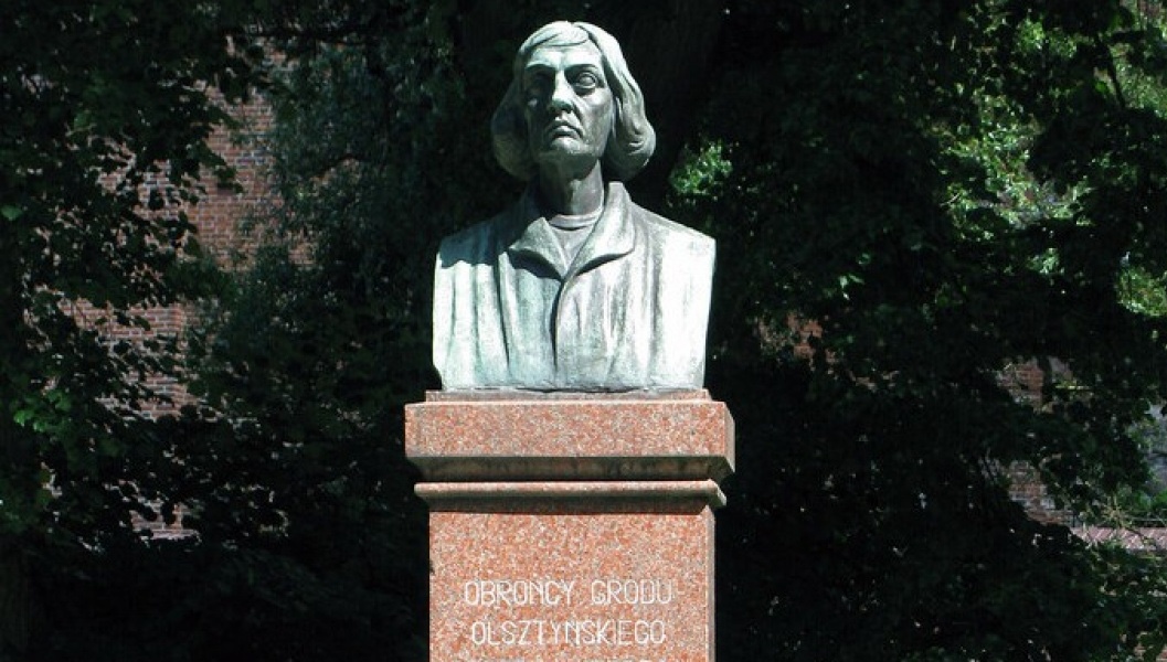 The oldest monument in Olsztyn returns. The bust of Nicolaus Copernicus again on the socle