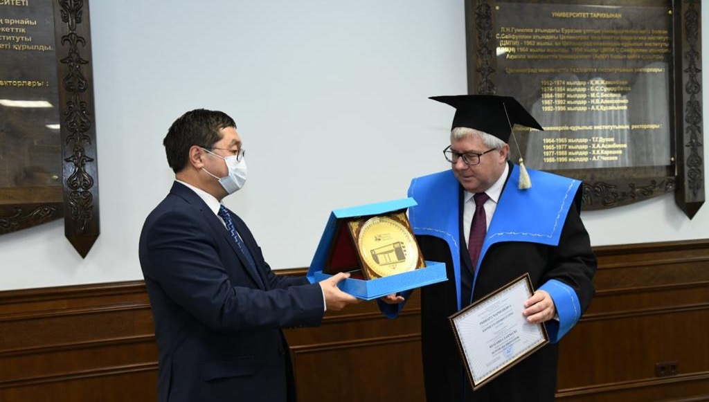 Czarnecki awarded with the title of Honorary Professor of the Eurasian National University
