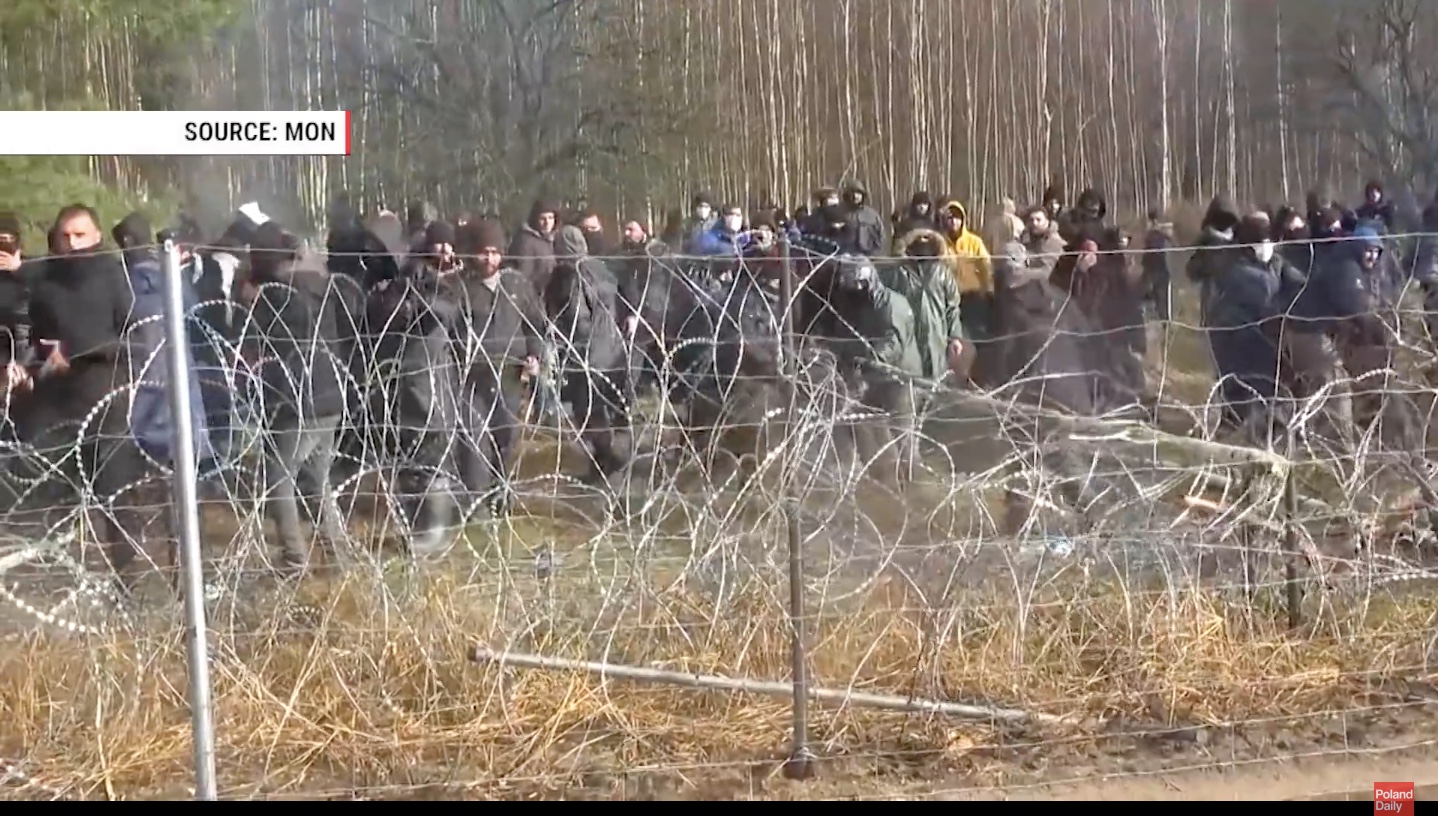 Encouraged by Belarusians dozens of illegal migrants attacked the Polish border [VIDEO]