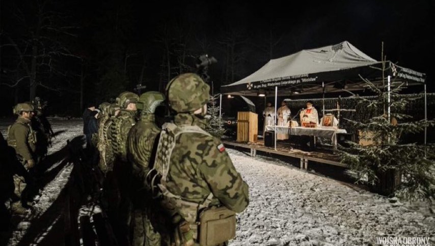 A time of prayer and reflection - also on duty. Soldiers on the border participated in Midnight Mass