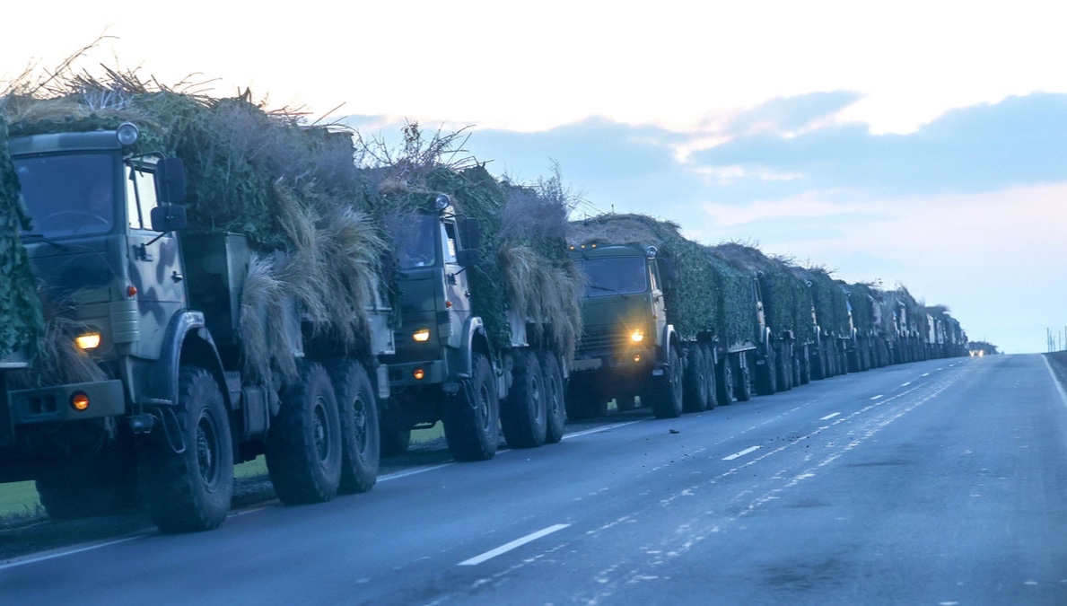 Massive convoy heading toward Kyiv - the second “crushing” wave of Russian troops [VIDEO]