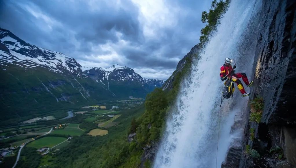 Poles conquered and descended from the second largest waterfall in the world!  OSHEE Slide Challenge [PHOTOS]