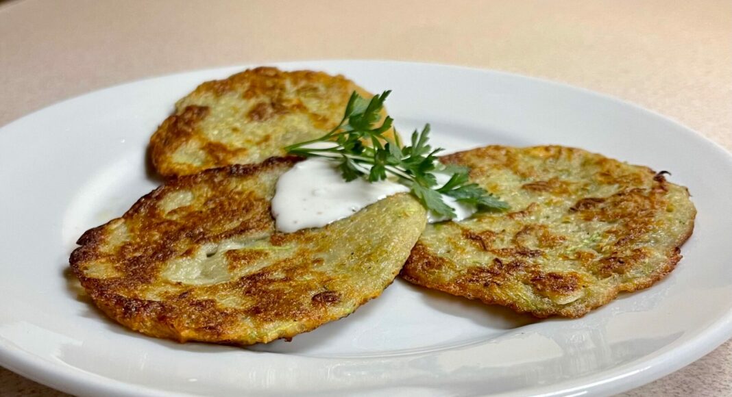 Zucchini season is open. The best Polish potato pancakes with zucchini and homemade garlic sauce [RECIPE]
