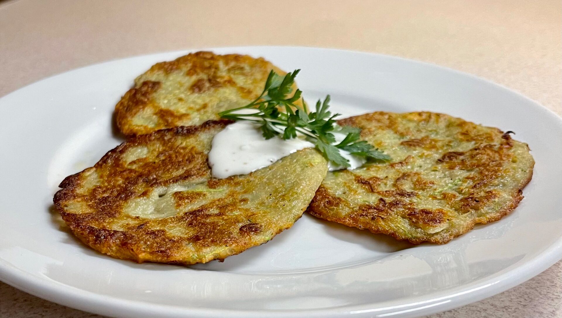 Zucchini season is open. The best Polish potato pancakes with zucchini and homemade garlic sauce [RECIPE]