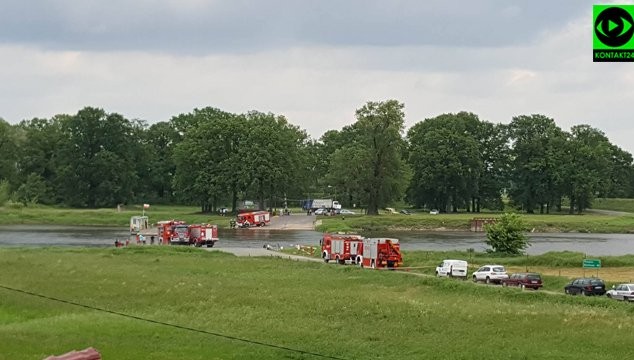 [UPDATE] A car accident in Szczecin - a passenger vehicle drove into the Odra River for unknown reasons