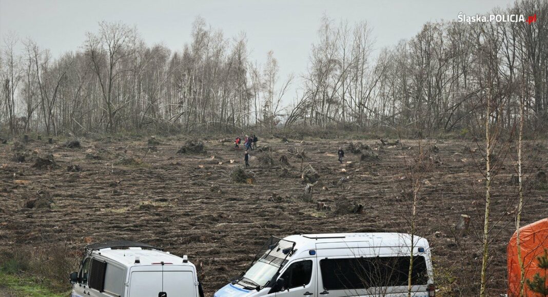 Several hundred officers are combing the fields and forests near Borowce in search of the accused killer of his family, Jacek Jaworek