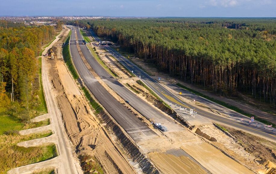 The Via Carpathia transnational highway, currently being built, and the planned Central Communication Hub (CPK) in central Poland have been included in the EU's Trans-European Transport Network (TEN-T), Poland's infrastructure minister announced on Monday in Brussels.
