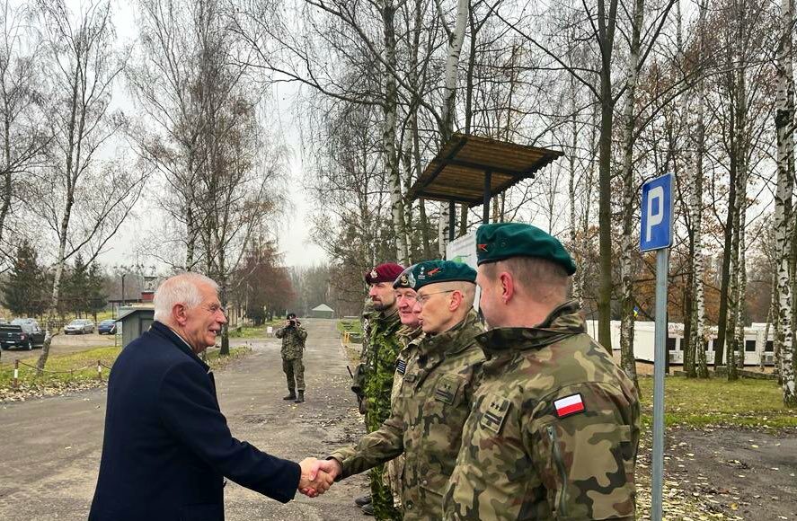 Josep Borrell visited training centre for Ukrainian soldiers in Poland