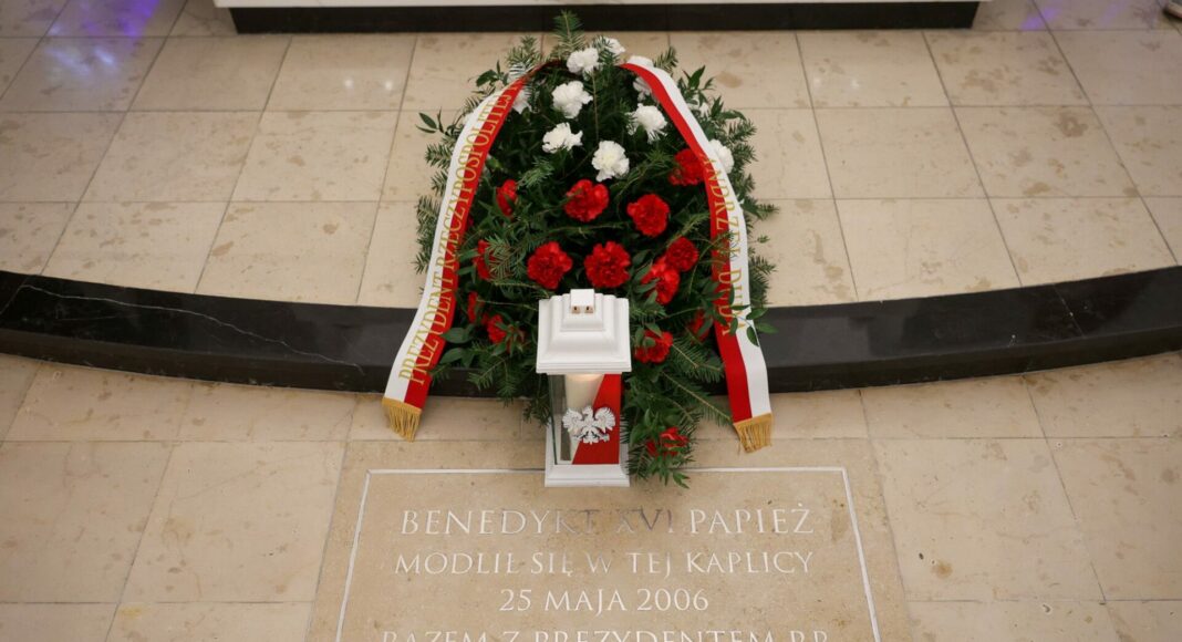 Polish President Andrzej Duda and Prime Minister Mateusz Morawiecki have paid tribute to former Pope Benedict XVI who on Saturday died at his Vatican residence, aged 95.