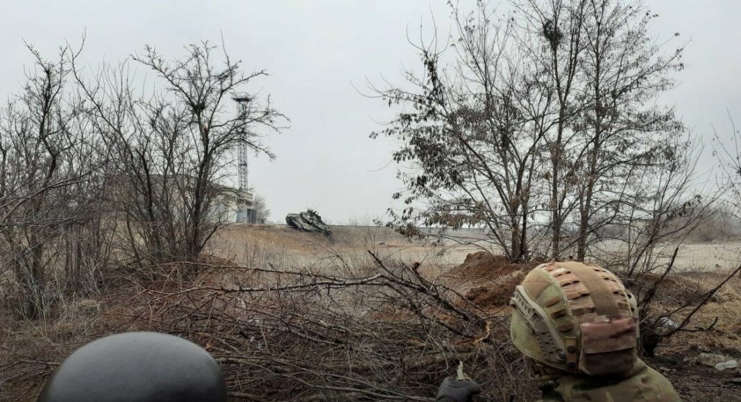 Azov soldiers attacking a Russian tank in Mariupol