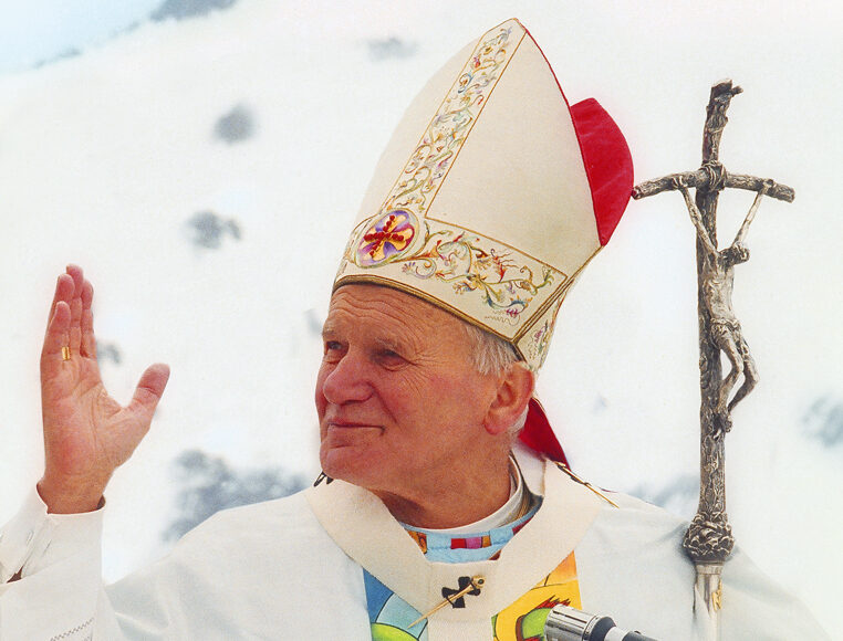 Poles in defence of John Paul II
