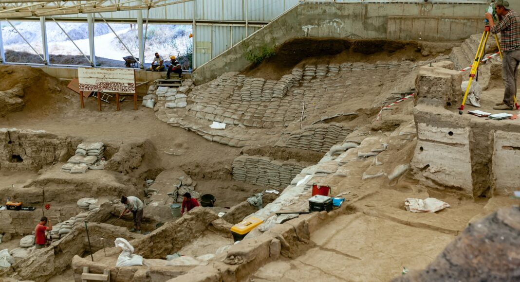 Polish-Armenian team discovers 3,200-year-old 'golden tomb' in Metsamor