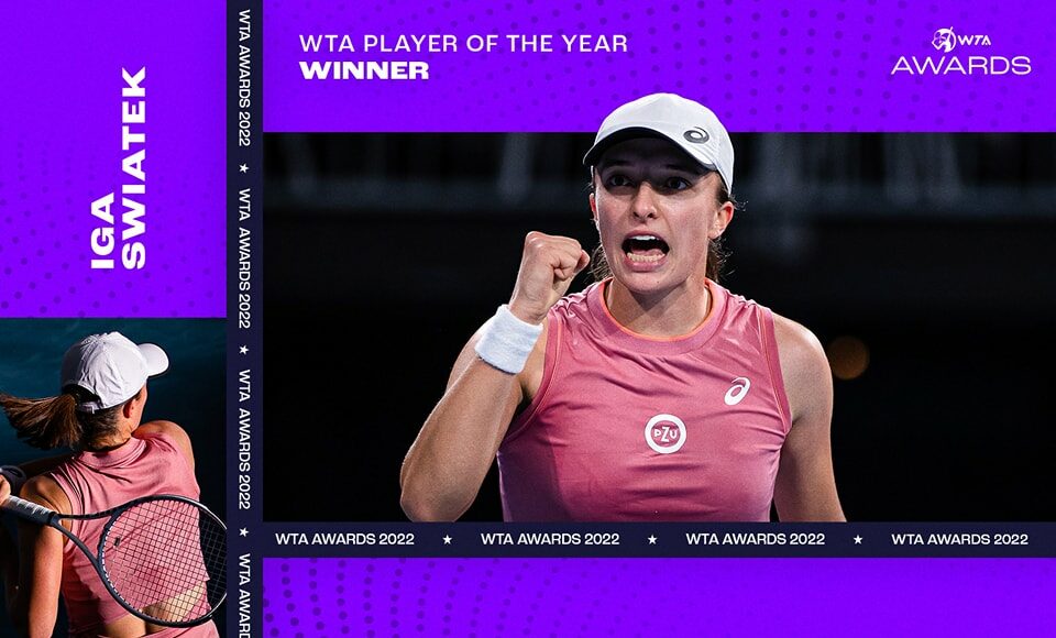Iga Swiatek with WTA Player of the Year Award