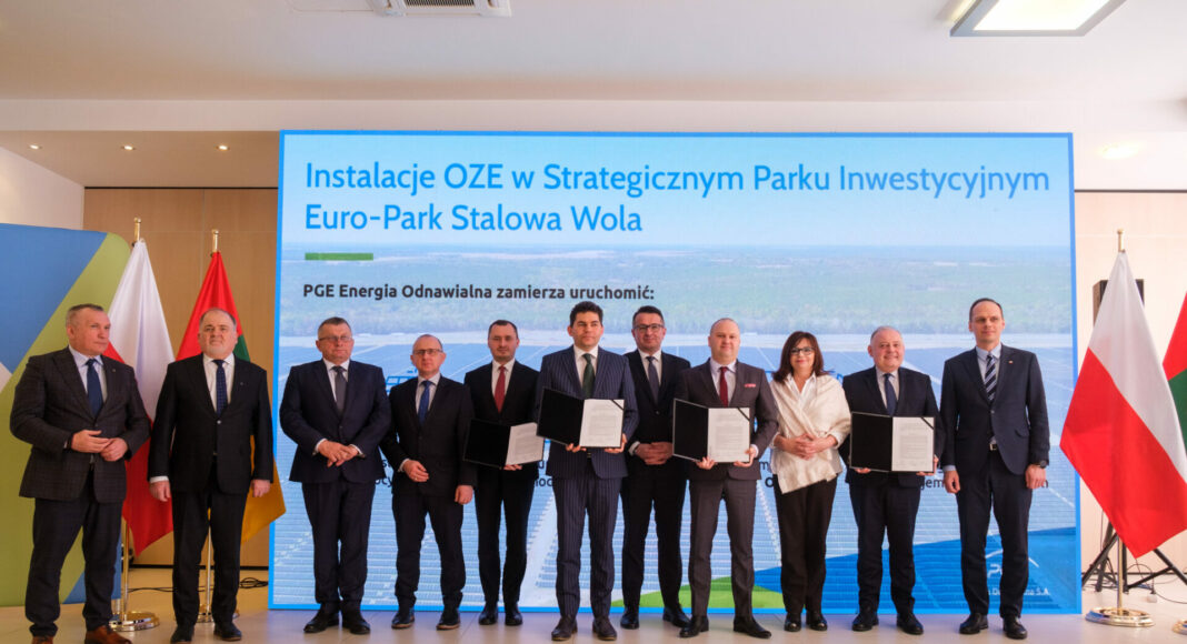 PGE Energia Odnawialna, a company owned by PGE Group, signed an agreement on 16 March with the City of Stalowa Wola and the Euro-Park Stalowa Wola company from the Industrial Development Agency Group, under which PGE will build renewable energy sources with a total capacity of 100 MW for the needs of Polish and foreign investors in the Stalowa Wola Park and the Tarnobrzeg Special Economic Zone. 