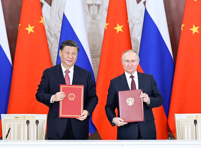A photo of Xi Jinping and Vladimir Putin.
