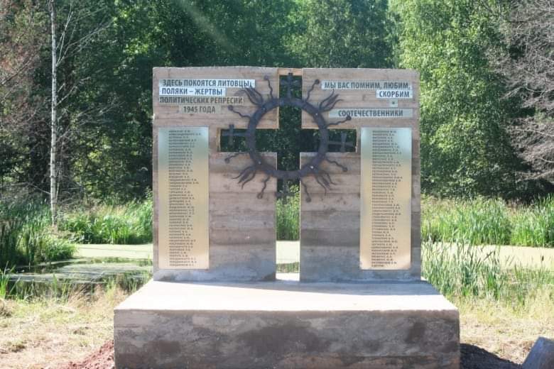 A monument commemorating Poles and Lithuanians, victims of Soviet deportation to Galashor in Perm, Russia, has been destroyed, the Memorial Association, an independent Russian NGO documenting Stalinist crime, has announced.