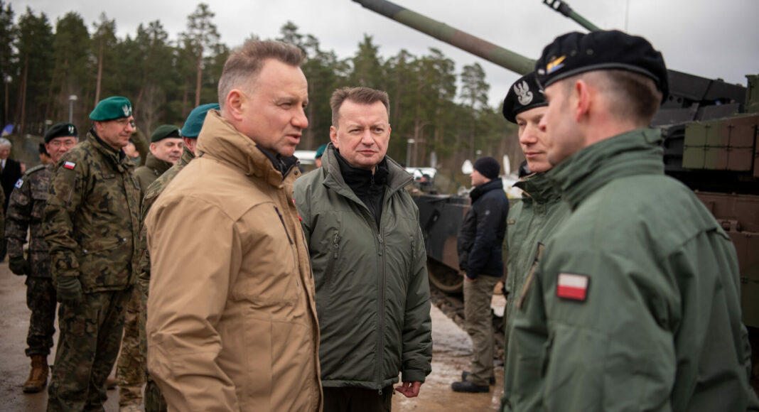 A photo of Mariusz Blaszczak and Andrzej Duda at the a firing exercise of K2 tanks and K9 howitzers, purchased from South Korea, at the Bemowo Piskie military training.