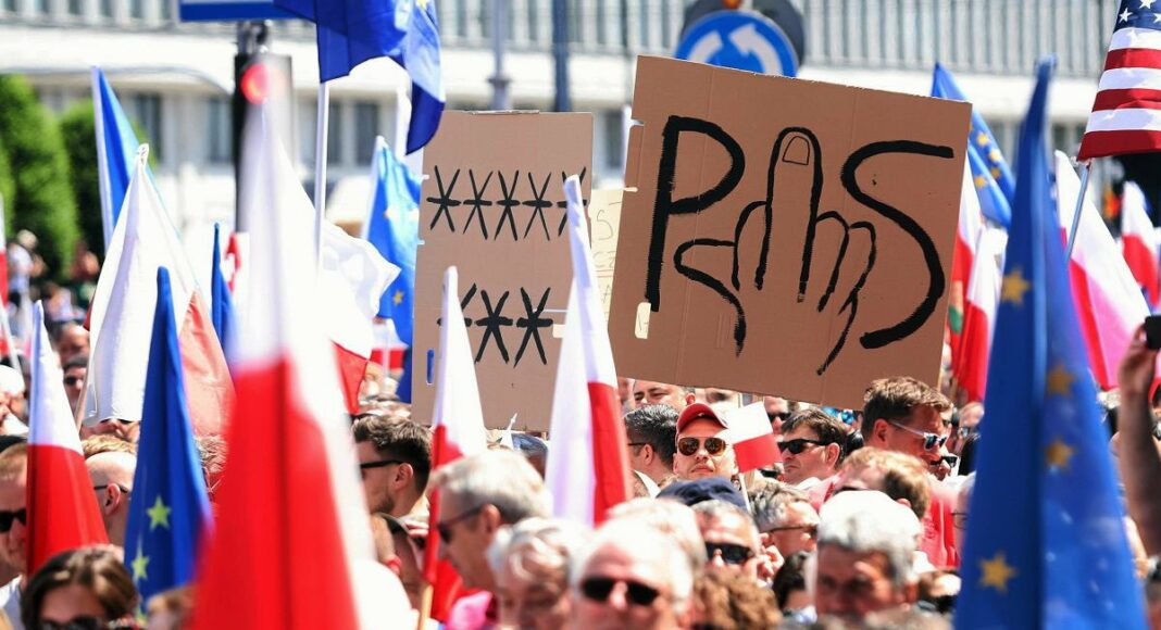 Polish Prime Minister Mateusz Morawiecki has dismissed the recent protest in Warsaw organized by the country's opposition party, Civic Platform (PO), as a calculated move by seasoned politicians.