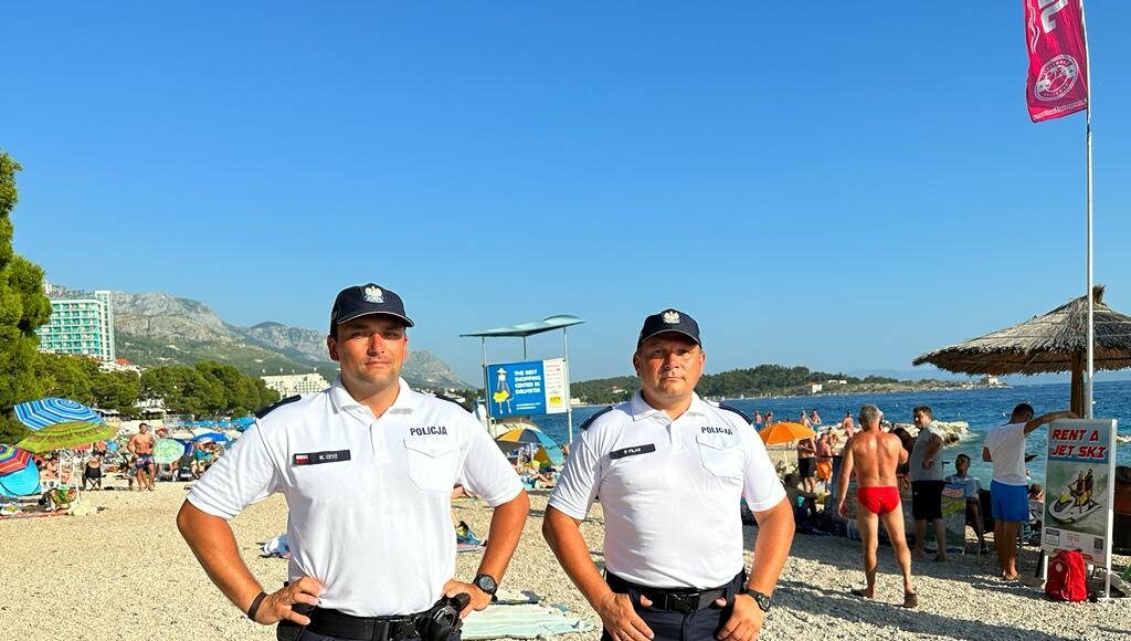 Polish policemen rescue drowning tourists in Croatia