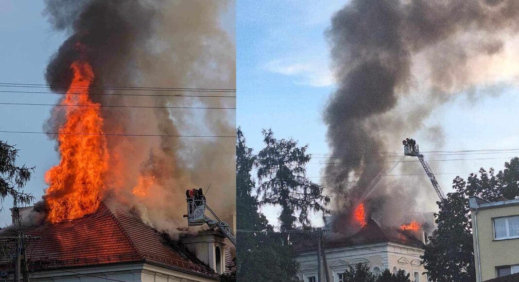 The roof of the 17th century baroque palace in Konarzewo is on fire: more than 100 firefighters are battling the blaze