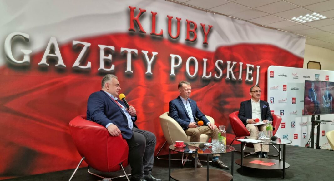 Minister of National Defense Mariusz Błaszczak unveils Poland's strategy for bolstering its ground forces, aiming to create the strongest army in Europe within two years, during the XVIII Congress of 'Gazeta Polska' Clubs.