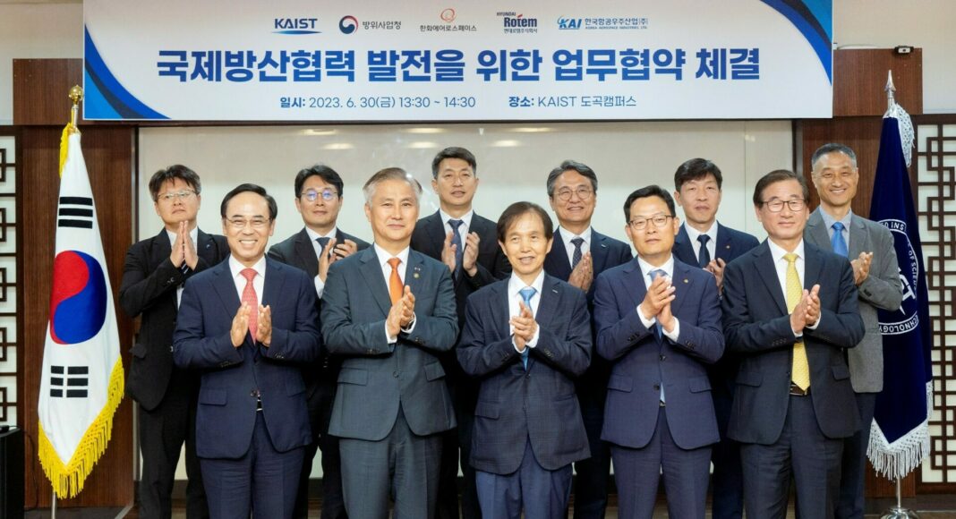 CEO of Hyundai Rotem Yong-bae Lee, Minister of DAPA Dong-hwan Eom, President of KAIST Kwang-hyung Lee, CEO of Hanwha Aerospace Jae-il Son, and CEO of KAI, Goo-young Kang, MOU signing ceremony(June 30).