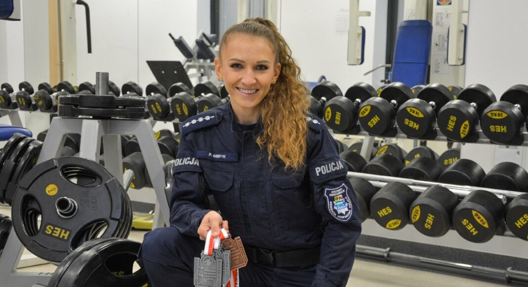 Police inspector Paulina Weryk proved once again that where there's a will, there's a way. With her unwavering determination and sheer grit, she faced not only the deadlift but also every challenge encompassed within the powerlifting triathlon.