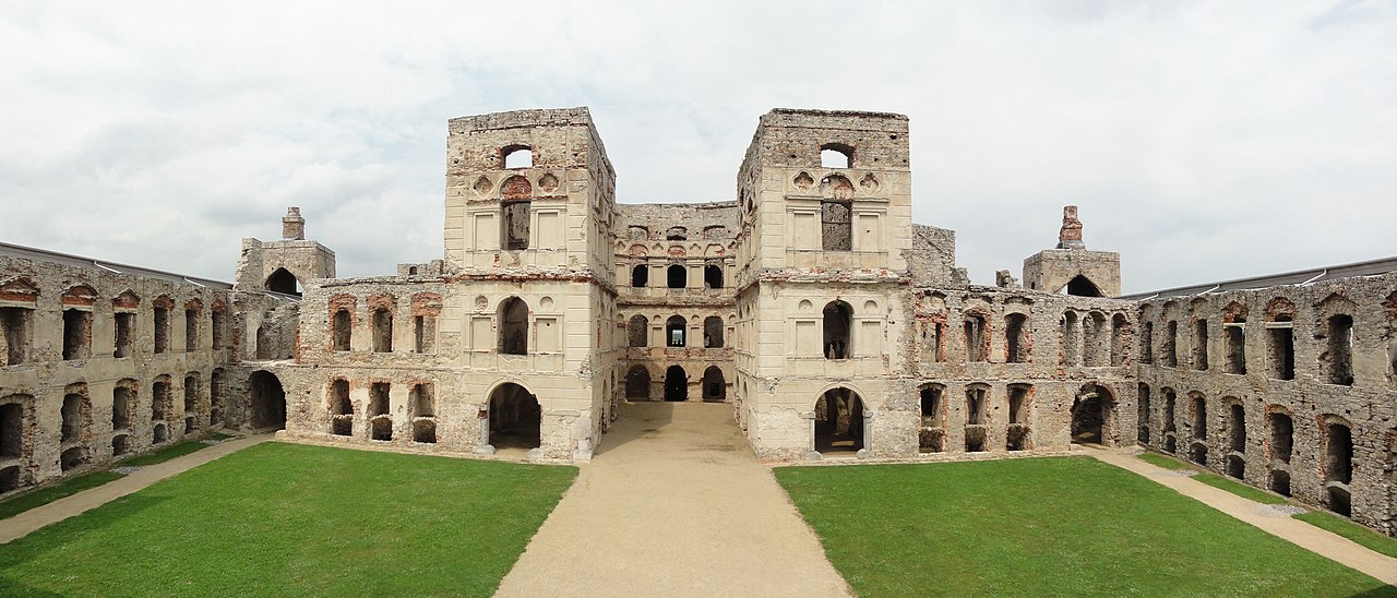 the inner courtyard of the castle