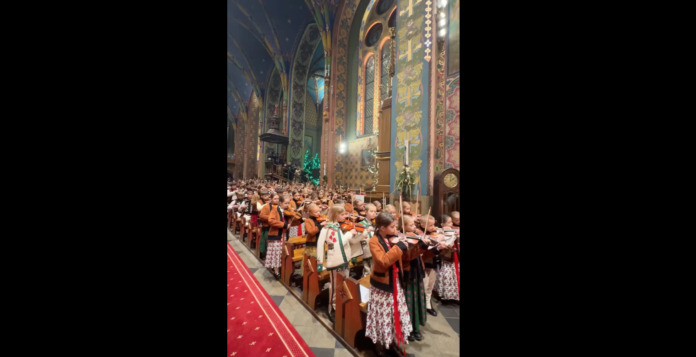 Janosik's Little Army probably gave their concert of a lifetime at the midnight Mass. The short video is going viral.