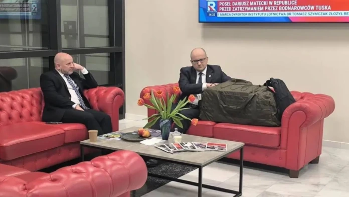 The Polish Sejm has authorized the arrest and temporary detention of MP Dariusz Matecki. The politician does not intend to evade law enforcement; in fact, he is awaiting their arrival at the headquarters of Republika TV, where he spoke publicly shortly after the parliamentary vote.