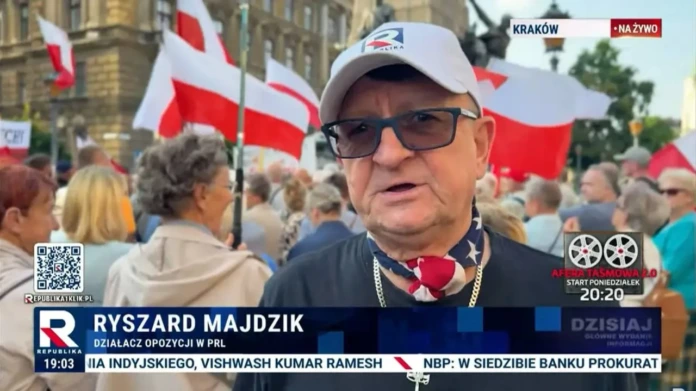 A demonstration defending media outlets associated with the Free Word Zone took place in Kraków on Thursday. Participants expressed outrage over recent actions by the authorities. "We cannot allow free media to be eliminated," declared Ryszard Majdzik, a co-organizer of the event and former opposition figure from the communist era.