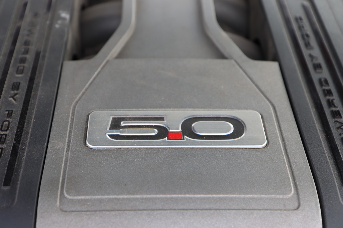 The eight-year-old Ford Mustang is equipped with a 5.0-liter V8 engine producing 450 hp (331 kW). According to the manufacturer, it accelerates from 0 to 100 km/h in under 5 seconds, with a top speed of 249 km/h.